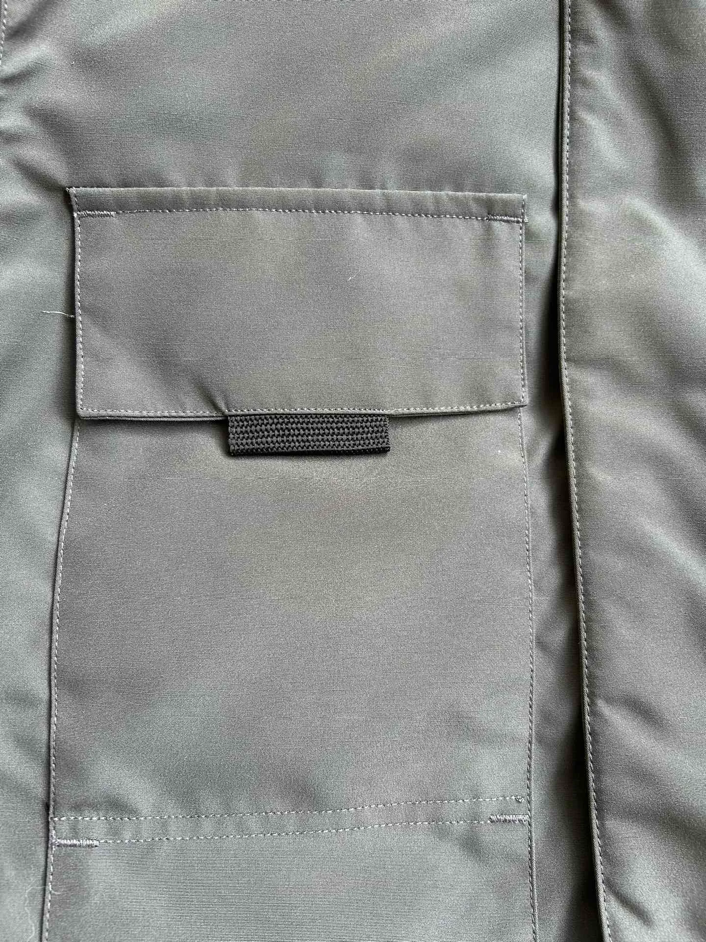 P840 E24 model 5816M Expedition men's gray detail picture. Sizes: XS S M L XL XXL.